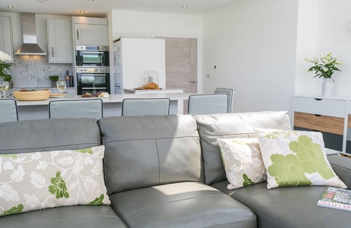 Ty Croes Cottage | Nyth y Gwdihw - a ground floor bedroom that sleeps 5 guests in 3 bedrooms