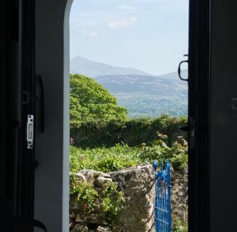 Brynsiencyn House | Nyth Y Wennol