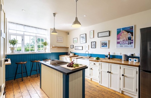 Brynsiencyn Cottage | Nyth Y Wennol - sleeps 8 guests in 4 bedrooms