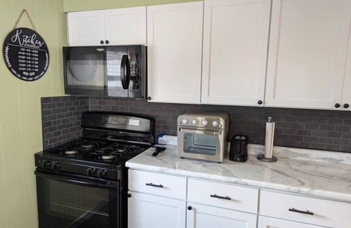 Ottumwa House | O Town Quiet Cozy Cottage