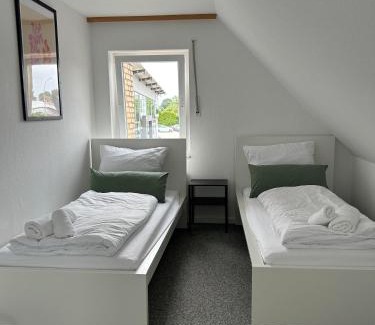 Ibbenbueren Apartment | O107 XXL I 160m2 I Kamin I Balkon I 2 WC I Kücheninsel