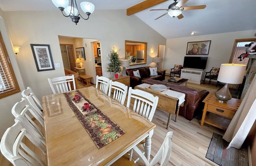Bretton Woods House | O14 Slopeside Bretton Woods cottage with AC, patio and private yard, walk to slopes, dog friendly!