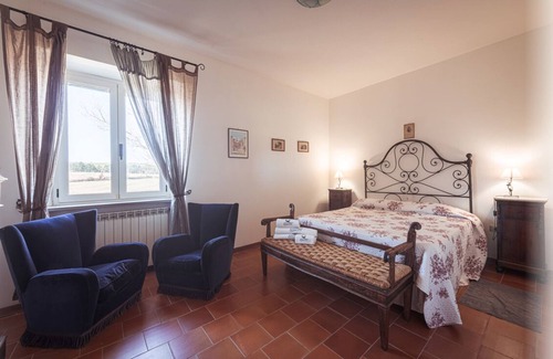 Nerbisci Other | OAK FOREST FARMHOUSE - LAUREL APARTMENT