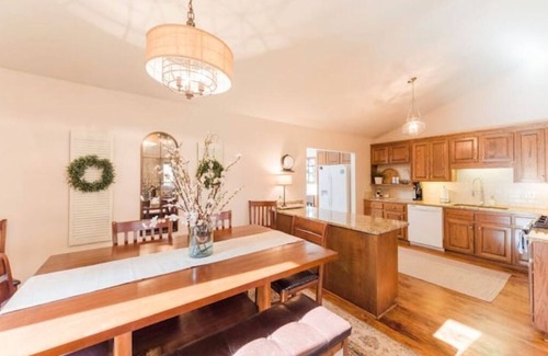 Forest House | Oak Grove Retreat-hot tub/family and pet friendly