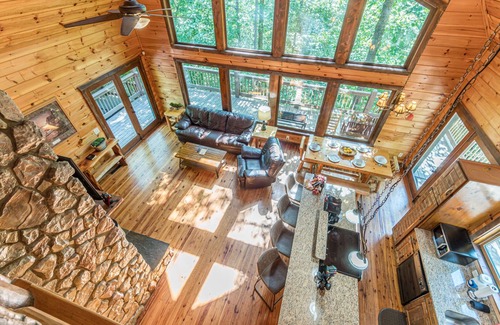 Cleveland Cabin | Oak Hill | 4BR 3.5BA | Luxury Secluded Log Cabin | Pool Table | Hot Tub
