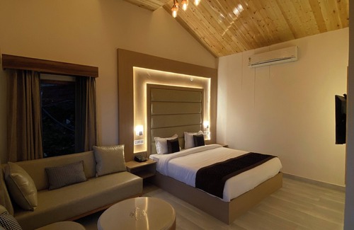 Kandaghat Hotel | Oakwood Hamlet Resort - Shoghi - Shimla