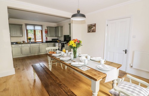 Rhayader Cottage | Oakwood House