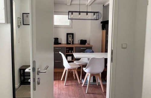 Laar House | Oase im Grünen Hinterhof, EG, Ruhe, Terrasse, Carport, Free Paytv, Kaffee&tee,