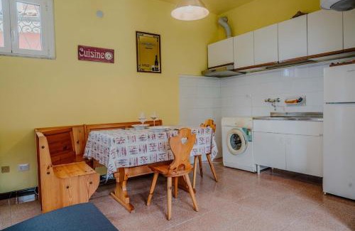 Facciu House | Oasi di Relax-a 5 minuti dal mare con giardino privato e posteggio