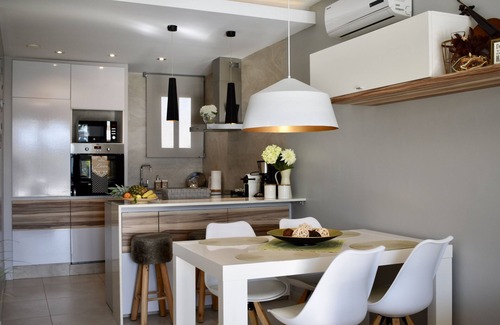 Los Altos Apartment | Oasis Beach VII, Beautiful South-facing holiday home for up to 5 people.