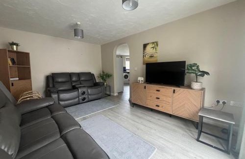 Bingley House | Oberon's Rest - Spacious 2 Bed Home perfect for Contractors & Families near Shipley, Bradford