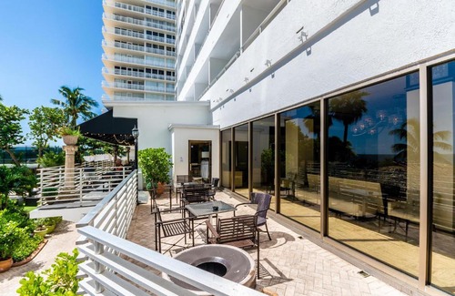 Galt Mile Apartment | Ocean Beach Condo 3BR On the Sand 811