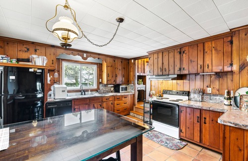 Middlesex County House | OCEAN/BEACH FRONT, HUGE YARD, SUNSET VIEW