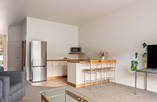 Wainui Hotel | Ocean Beach Wainui