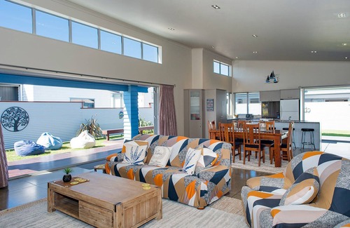 Waihi Beach House | Ocean Blue, sunny, spacious beach home close to surf & shops