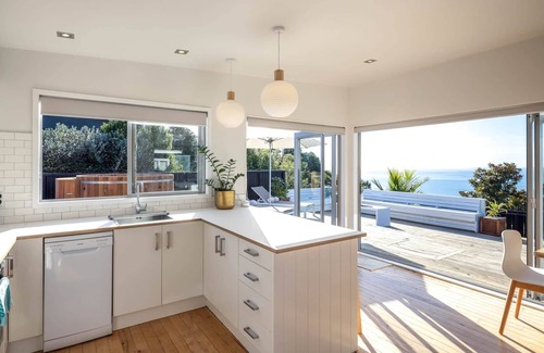Waiheke Island House | OCEAN BREEZE COTTAGE | Coast & Country |