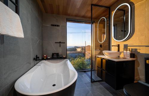 Bicheno Villa | Ocean Breeze Homestays 2