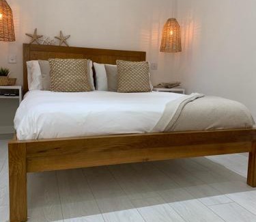 Brean Apartment | Ocean Drive Deluxe Apartment Continental Breakfast & Tray