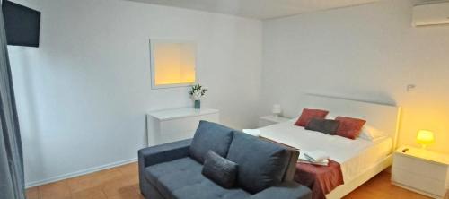 Horta House | Ocean Front ROOMS & VILLAS