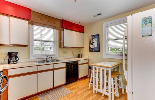 Northeast Virginia Beach Condo | Ocean side, North End, second floor, 2 bedroom condo
