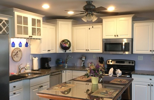 Kenyon House | Ocean view 5-bedroom house in Narragansett with AC, WiFi, beach pass