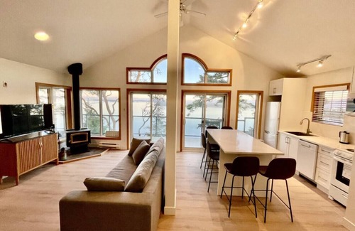 Pender Island Cabin | Ocean View Cottage at Sahhali on the Bluffs