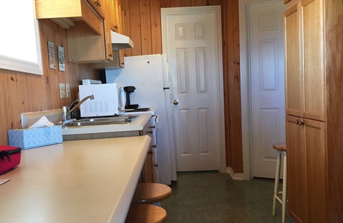 Savage Harbour Cottage | Ocean View - Cozy 1br + Den -Cute as a Button!