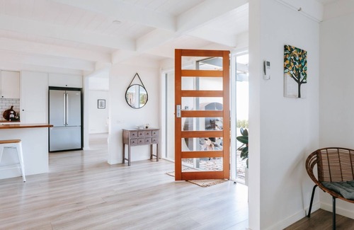 Red Hill South House | Ocean View House - Solar Heated Pool and Pet Friendly