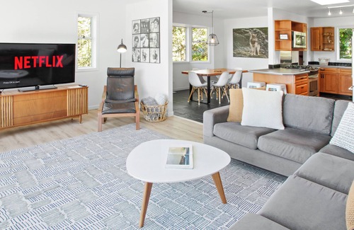 Tonquin Beach House | Ocean View! Located minutes away from Tonquin Beach & 5 minute walk to town.