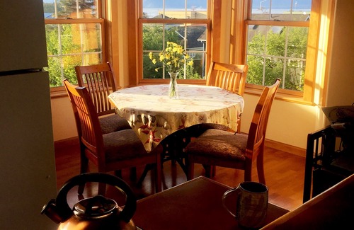 Homer Apartment | Ocean View Suite Homer Alaska Cafe/Bookshop/Beach