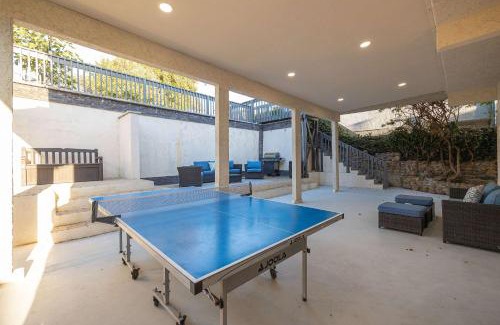 Bay Park House | Ocean Views 2 Kitchen Living area Villa