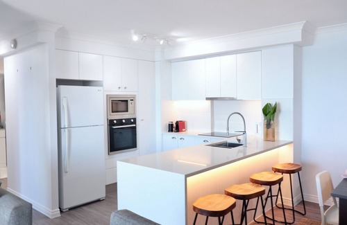 Surfers Paradise Apartment | Ocean Views Close to the Heart of Surfers Paradise