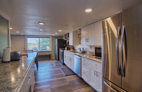 Long Beach House | Ocean Views, Pets Ok, HOT TUB, Volleyball, Horseshoes, Fire-Pit (Surf3)