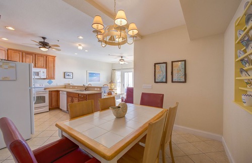 Hatteras Condo | Oceanfront, 2nd-floor condo with on-site pool/hot tub - balcony, AC, & fast WiFi