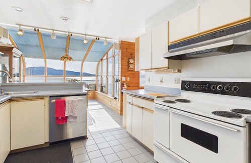 Juneau Villa | Oceanfront | 6BR w/King Beds & Private Beach