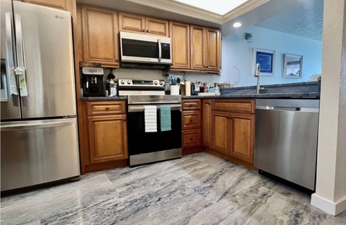 Gulfstream Beach Condo | Oceanfront Condo - 2Bedroom/2bath, pool & direct beach access