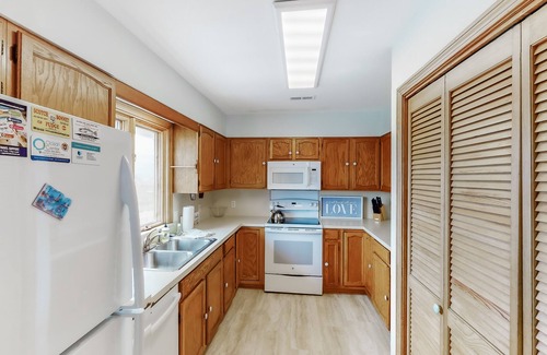 Hatteras House | Oceanfront, Dog-Friendly House w/Free WiFi, Central AC, Private W/D, Ocean View