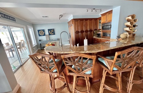 Cutthroat Harbor Estates House | Oceanfront Gated Corner lot Amazing Sunsets. 90” BoatDock & 12 person Swim Spa!