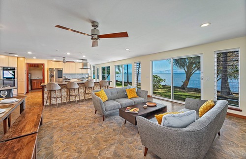 Kahalu u House | Oceanfront Gem in the Beautiful Kaneohe Dream Home Paradise Family Retreat