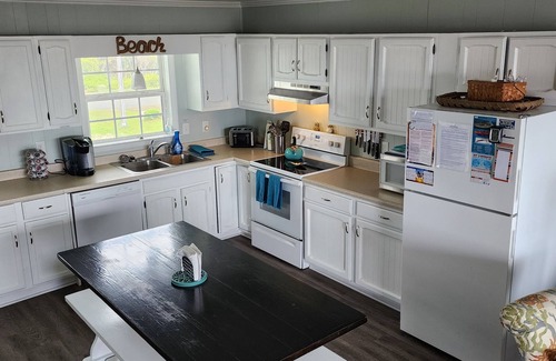 Emerald Isle House | OCEANFRONT HALF DUPLEX SLEEPS 9 w 4 BDRMS, 3 ARE OCEANVIEW! BEST PART OF E ISLE!