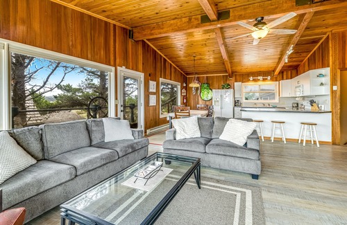 Seaside House | Oceanfront home with incredible beach views, washer/dryer & 2 kitchens