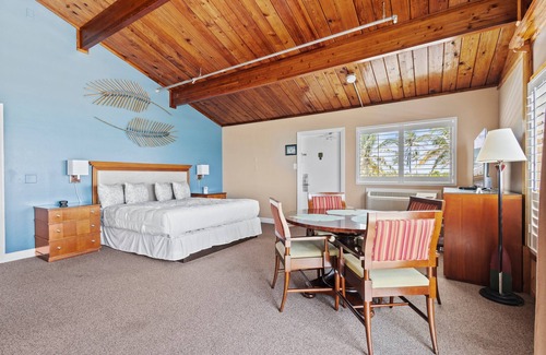 Fort Pierce Hotel | Oceanfront Inn Suite #12- Ocean View Balcony - King Bed