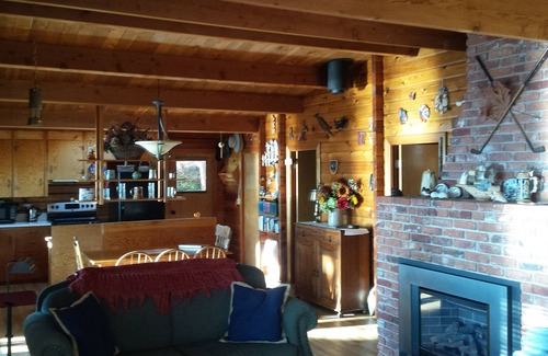 Beachcomber Cabin | Oceanfront log cabin with sweeping ocean, mountain and sunset vistas