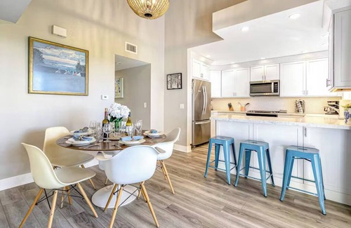Balboa Peninsula House | *Oceanfront Oasis in Newport Beach – Steps to Balboa Park, Pier, and The Fun Zone!*