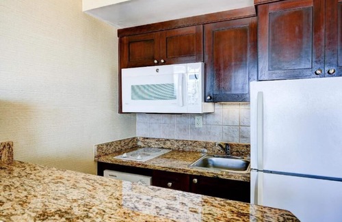 Virginia Beach Condo | Oceanfront on the Boardwalk 1 BR, 1 BA, sleep 4, at BQR in VA Beach with balcony