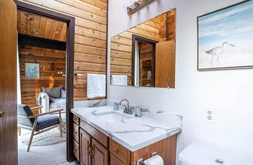 Longbranch House | Oceanfront Retreat, Mount Rainier, King bed, Games