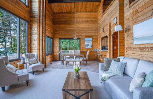 Longbranch House | Oceanfront Retreat, Mount Rainier, King bed, Games