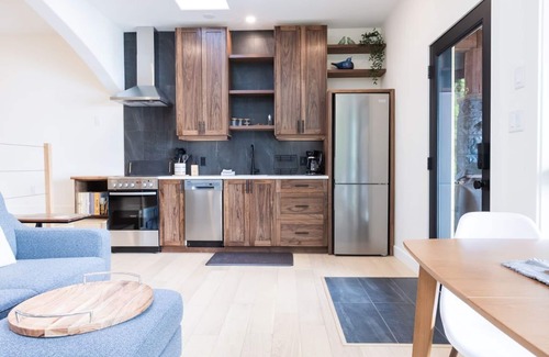 Shirley Cottage | Oceanfront, sauna, soaker tub, outdoor shower, private, fireplace, BBQ, adults.