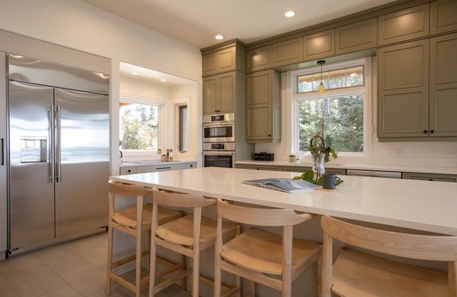 Tofino House | Oceans Edge-Chesterman, Barrel Sauna, Hot Tub, Pet