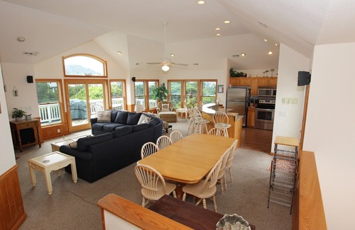 Pine Island House | Oceanside, Rec Room, Priv Pool, Hot Tub, Close to Beach Access, PI161, St Nicks